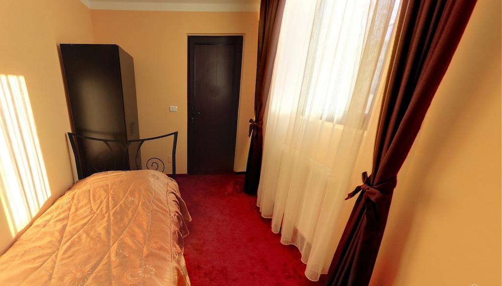 La Storia Guest House Piteşti Habitación foto
